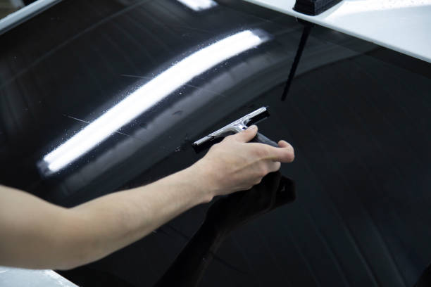 istock Install windows film on the car. 1172275728