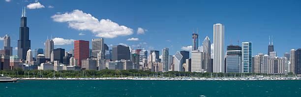 istock Downtown Chicago Panorama XXL 117227574