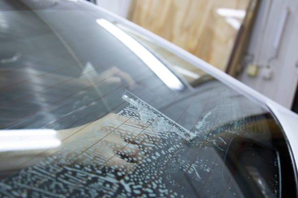 istock Install windows film on the car. 1172275971