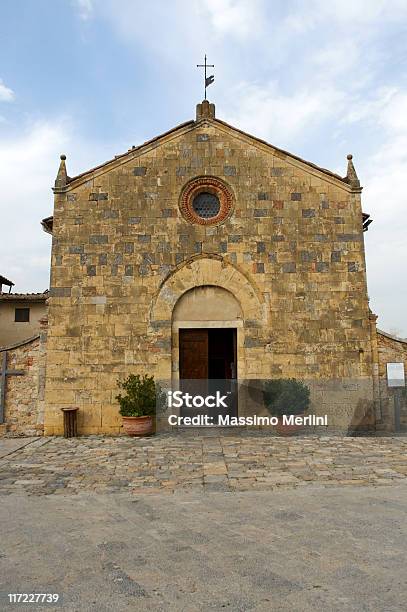 Parish Igreja - Fotografias de stock e mais imagens de Aldeia - Aldeia, Arquitetura, Cidade Pequena