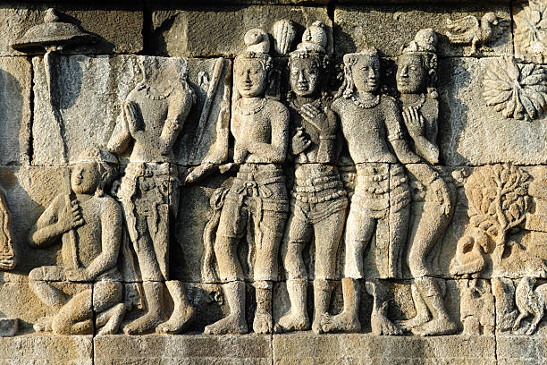 sculptures sur pierre de temple de borobudur en indonésie - borobudur ruins photos et images de collection