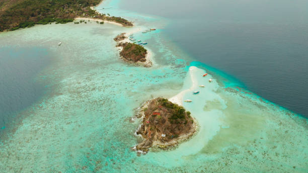 istock Small torpic island with a white sandy beach, top view 1172285450