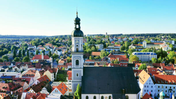 antena kościoła św georg w centrum miasta freising, marienplatz, bawaria, niemcy - famous place germany town summer zdjęcia i obrazy z banku zdjęć