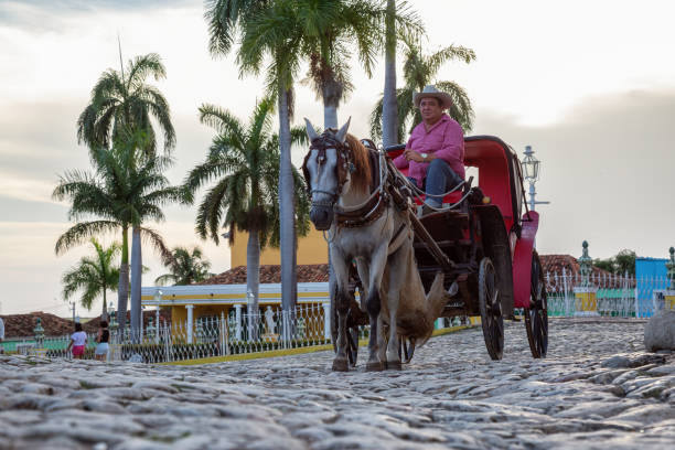 trinidad cuba - candid downtown district editorial horizontal fotografías e imágenes de stock