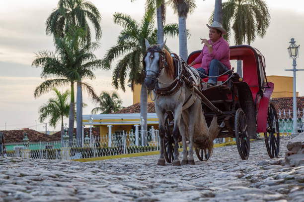 trinidad cuba - candid downtown district editorial horizontal fotografías e imágenes de stock