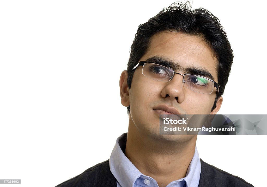 Indiano Uomo d'affari isolato su sfondo bianco guardando lontano - Foto stock royalty-free di Popolazione indiana
