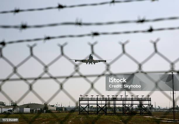 Aeroporto Di Sicurezza - Fotografie stock e altre immagini di Aereo di linea - Aereo di linea, Aeroplano, Aeroporto