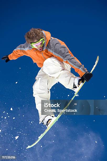 Snowboardzistka W Powietrzu - zdjęcia stockowe i więcej obrazów Big air - Big air, Snowboard, Biały