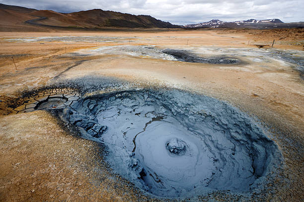 istock Mud Pots In Námaskarð 117235413