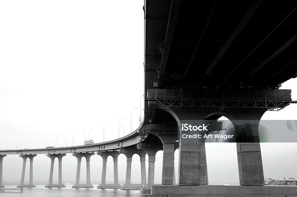 San Diego Ponte della baia di Coronado Arc - Foto stock royalty-free di Forte contrasto