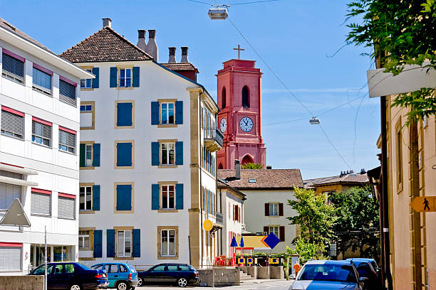 neighborhood z cafe, dom, kościół, w neuchatel - cross shape built structure building exterior apartment zdjęcia i obrazy z banku zdjęć