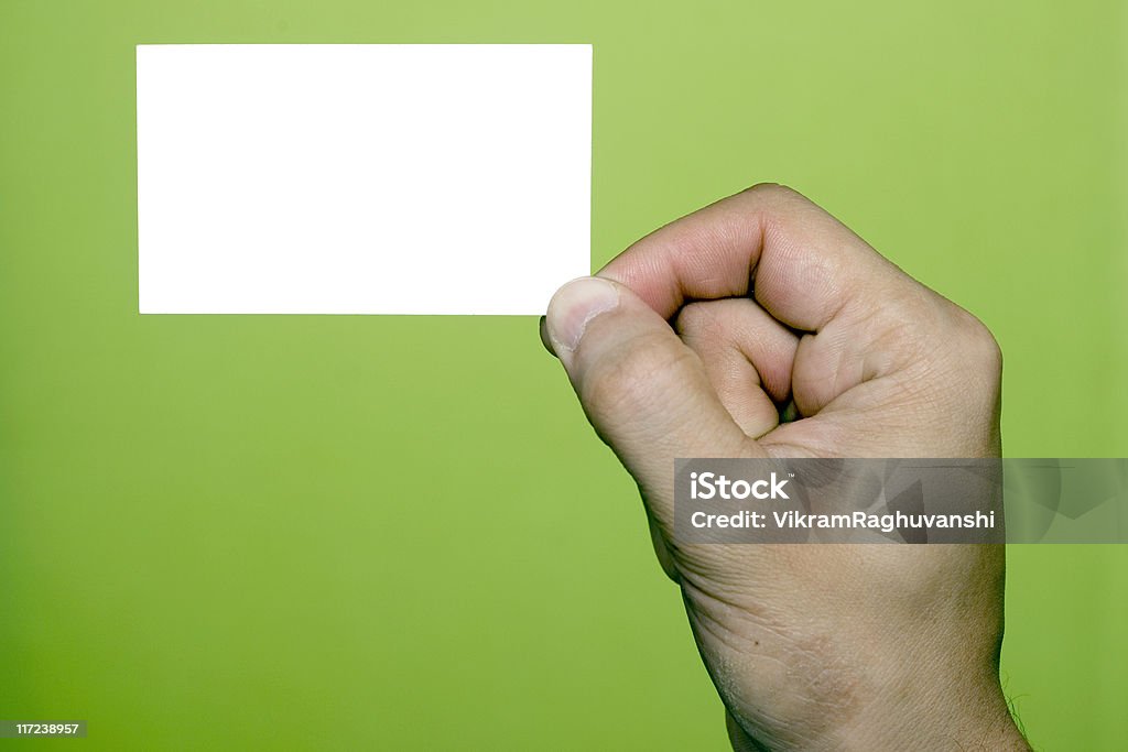 Mano humana sosteniendo un cartel en blanco tarjeta de negocio - Foto de stock de Agarrar libre de derechos