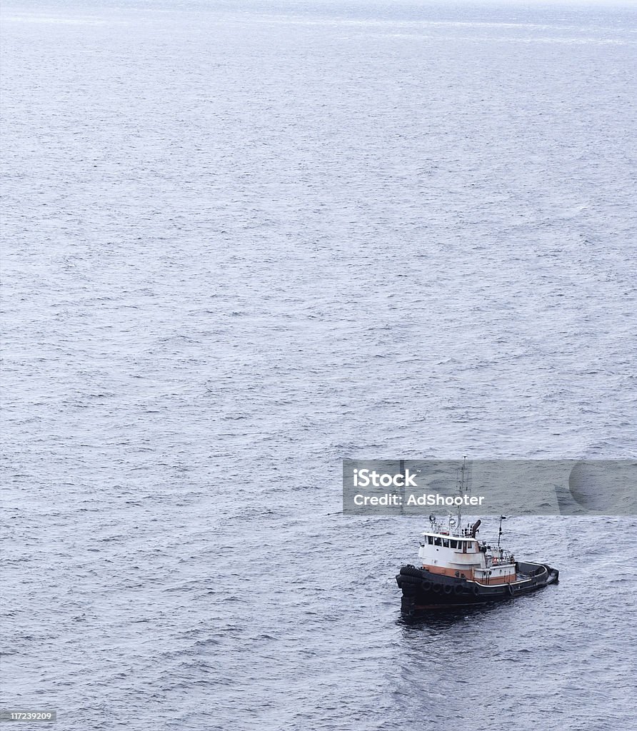 Tug en bote - Foto de stock de Agua libre de derechos
