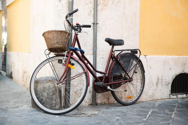 istock Classic Bicycle On Old Italian Street 1172394553