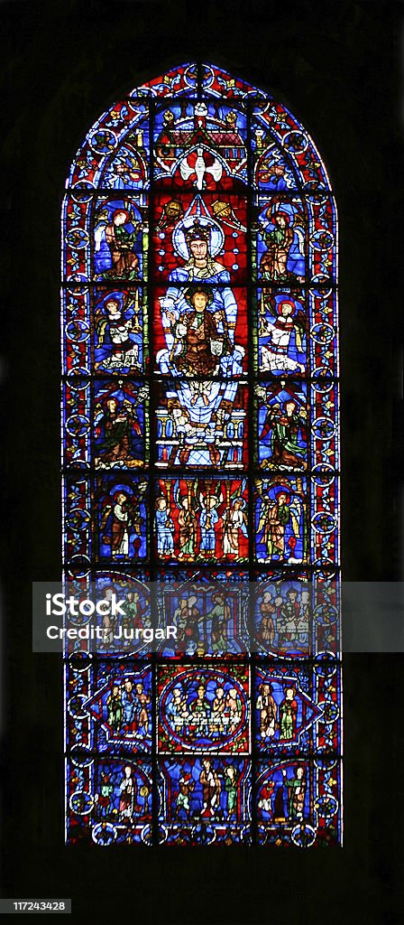 Vitral em Chartres Catedral - Foto de stock de Catedral de Chartres royalty-free