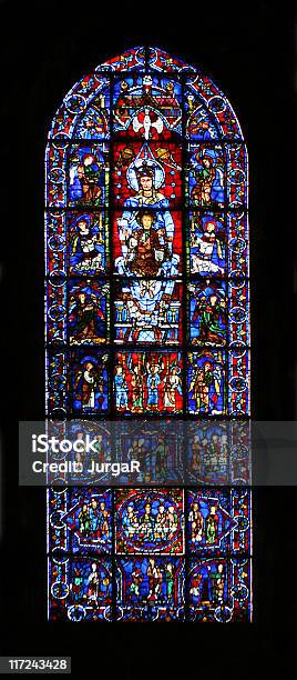 Foto de Vitral Em Chartres Catedral e mais fotos de stock de Catedral de Chartres - Catedral de Chartres, Chartres, Vitral