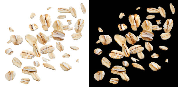 fiocchi d'avena isolati su sfondo bianco e nero - oat oatmeal rolled oats oat flake foto e immagini stock