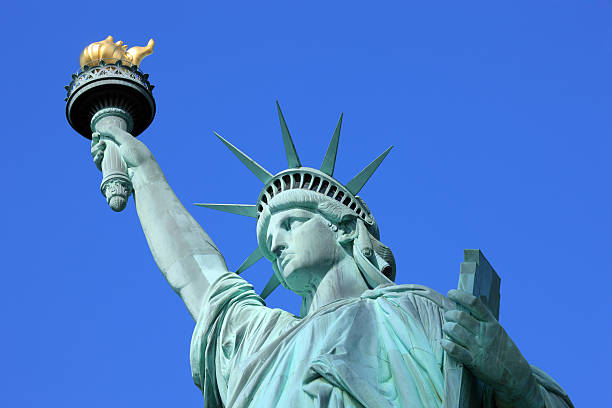 estatua de la libertad-primer plano - statue of liberty fotos fotografías e imágenes de stock