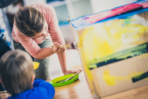 istock Children painting carton box 1172490499