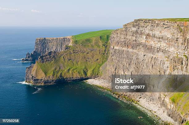 Acantilados De Moher Foto de stock y más banco de imágenes de Acantilado - Acantilado, Acantilados de Moher, Agua