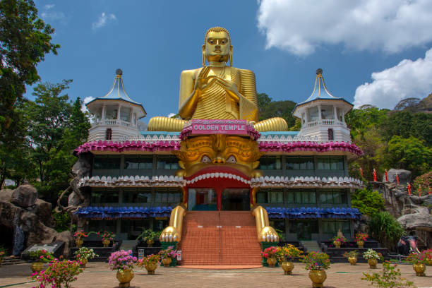 istock Golden Temple Dambulla 1172505922