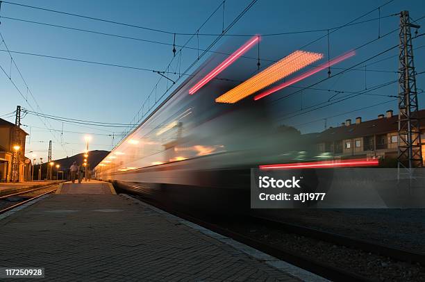 Movimiento De La Estación De Tren Foto de stock y más banco de imágenes de Tren de alta velocidad - Tren de alta velocidad, Tren eléctrico, España