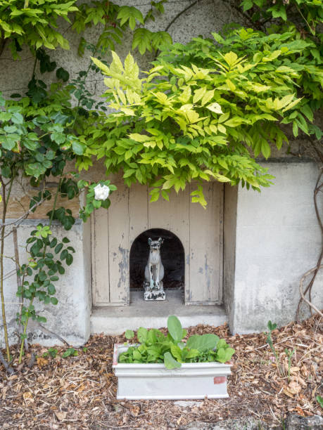 Cat figurine in House Alcove