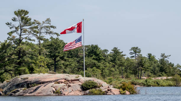 canadian and american flags at killarney mountain lodge - canada american flag canadian culture usa imagens e fotografias de stock