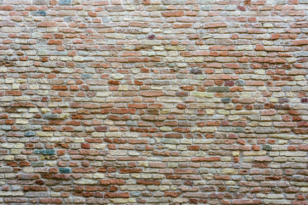 muro de piedra de ladrillo antiguo en italia - stone textured italian culture textured effect fotografías e imágenes de stock