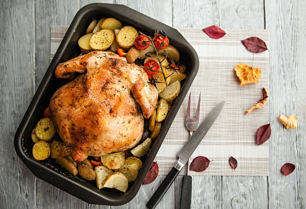 fatias da galinha e da batata do assado para o feriado do dia da acção de graças - chicken tender - fotografias e filmes do acervo