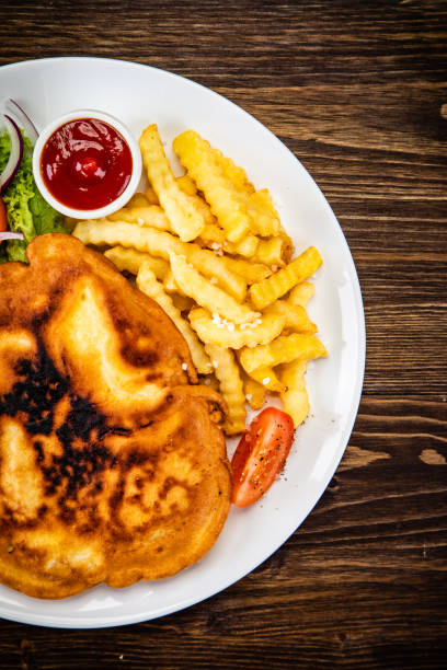 istock Schnitzel, french fries and vegetables 1172543941