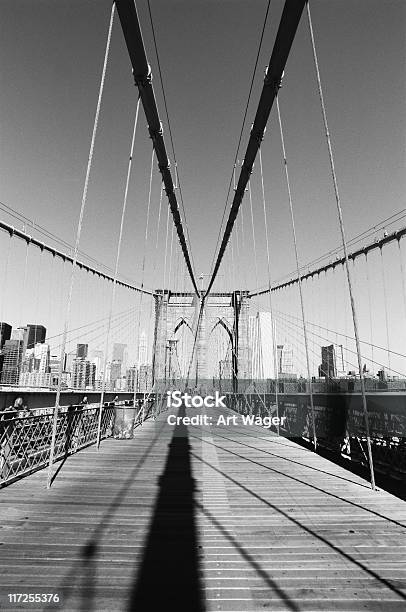 Cavi Del Ponte Di Brooklyn - Fotografie stock e altre immagini di Bianco - Bianco, Colore nero, Ponte