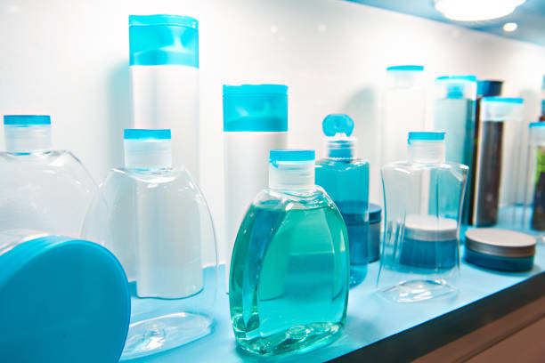 istock Showcase shop with plastic bottles shampoo 1172563658