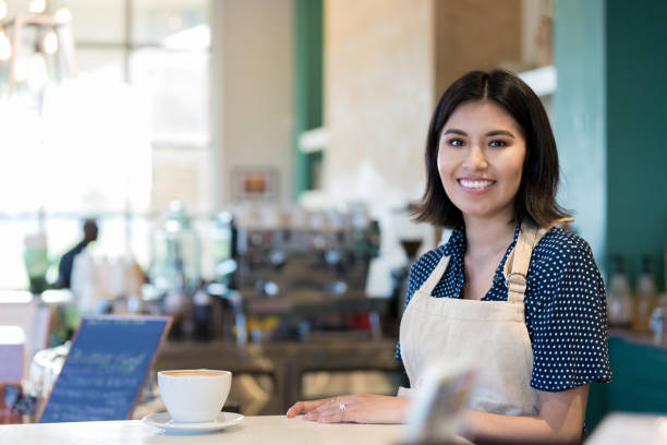 barista waits for customer to pick up coffee order - minority professional occupation business ethnic imagens e fotografias de stock