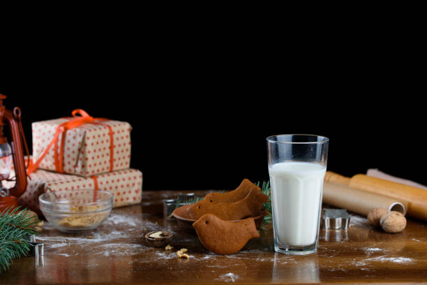 istock Fragrant gingerbread cookies with nuts. The process of baking gingerbread. 1172579034