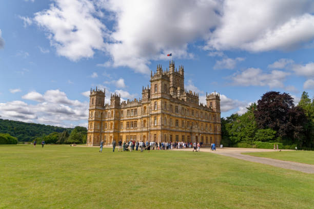 castillo de highclere - berkshire - reino unido - downtoun fotografías e imágenes de stock