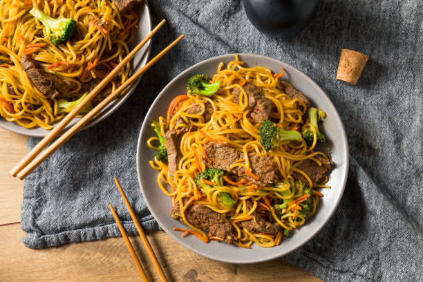 istock Homemade Beef Lo Mein Noodles 1172591150
