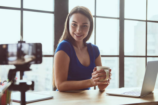 istock Girl Blogger 1172592494