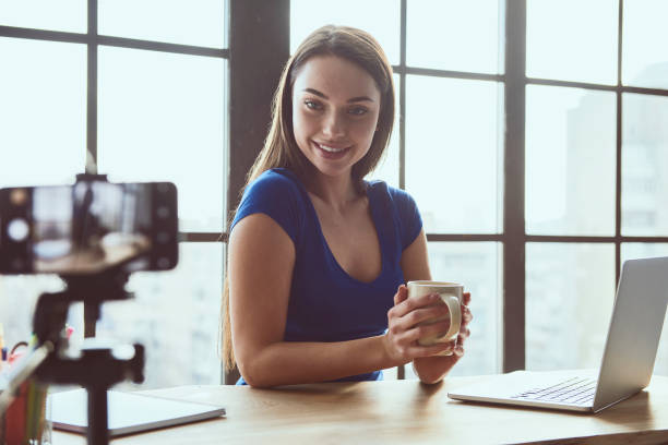 istock Girl Blogger 1172593073