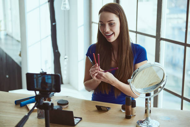 istock Girl Blogger 1172595007