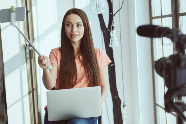 istock Girl Blogger 1172595036