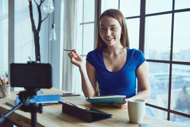 istock Girl Blogger 1172595422