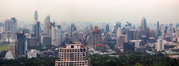 panorama innenstadt bangkok luft skyline blick am späten nachmittag - urban growth audio stock-fotos und bilder