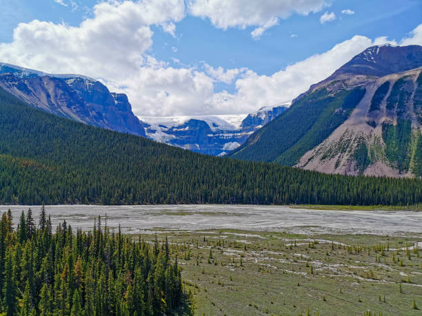 istock Stutfield Glacier, Columbia Icefield, Canada 1172648126