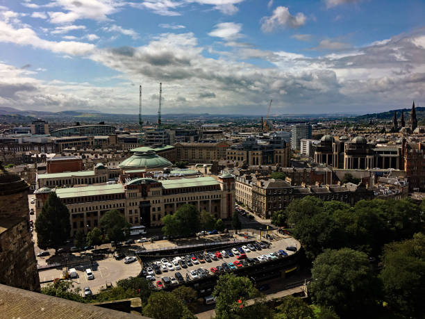 una veduta aerea di edimburgo - bridge edinburgh panoramic scenics foto e immagini stock