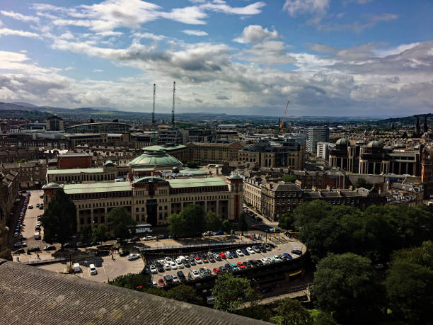 una veduta aerea di edimburgo - bridge edinburgh panoramic scenics foto e immagini stock