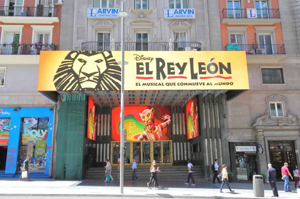 로페 드 베가 극장 마드리드 스페인 - lion king 뉴스 사진 이미지