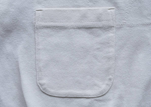 крупным планом карман на белой хлопчатобумажной рубашке - pocket стоковые фото и изображения