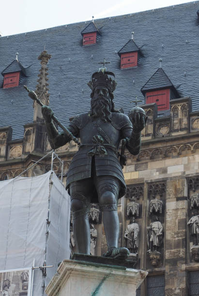 istock Karlsbrunnen (Charlemagne fountain) in Aachen 1172691586