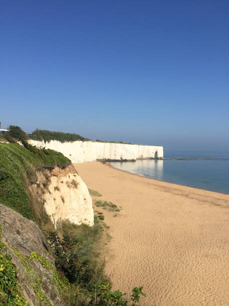 istock Kingsgate bay beach, Kent 1172699252